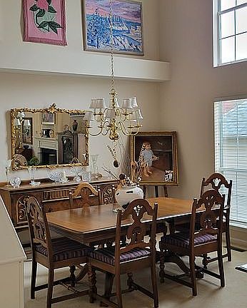 Dining area (open to living)