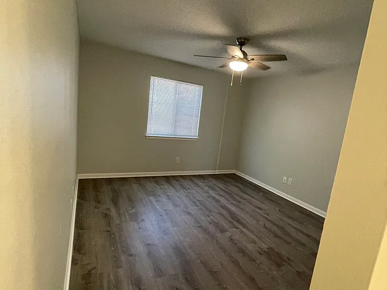 719 Green St #301 — Photo 8