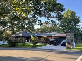 501 Nordhoff Dr, Fort Lee, NJ 07024