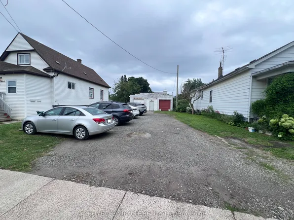5470 Lewis Ave, Niagara Falls, ON L2G 3R7