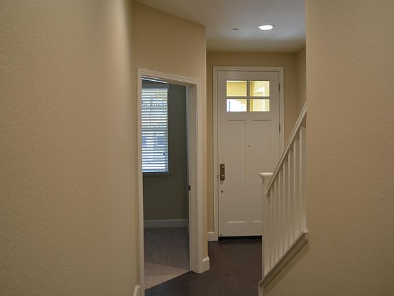 4th image of 127 Lemmon Ter