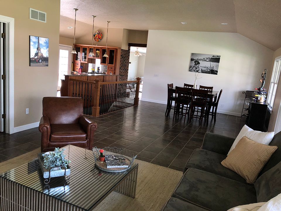 Living/Entertainment