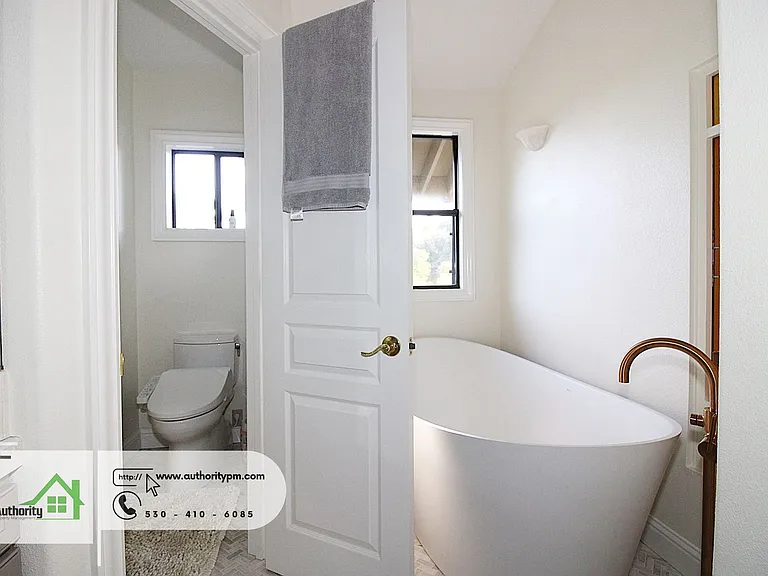 3350 Mountain Oak Dr — Photo 40