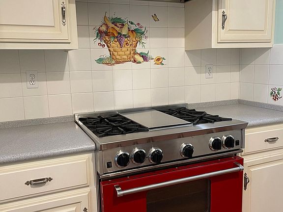 5th image of 1800 Oakmont Dr