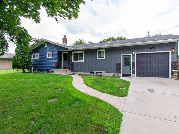 516 16th St S #A, Moorhead, MN 56560