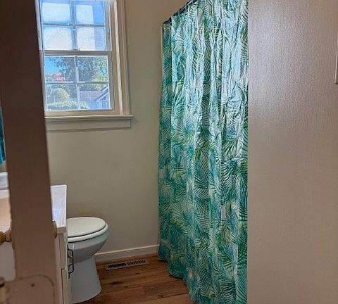 Full bath with tub/shower