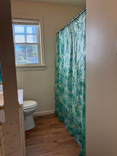 Full bath with tub/shower