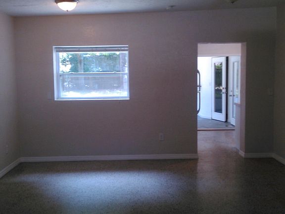 3rd image of 514 Powers Ave