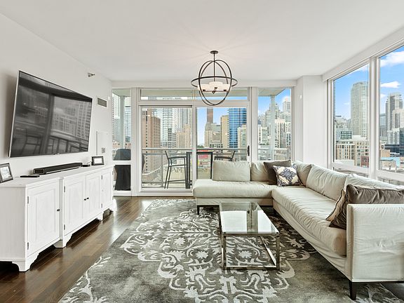3rd image of 757 N Orleans St APT 1106