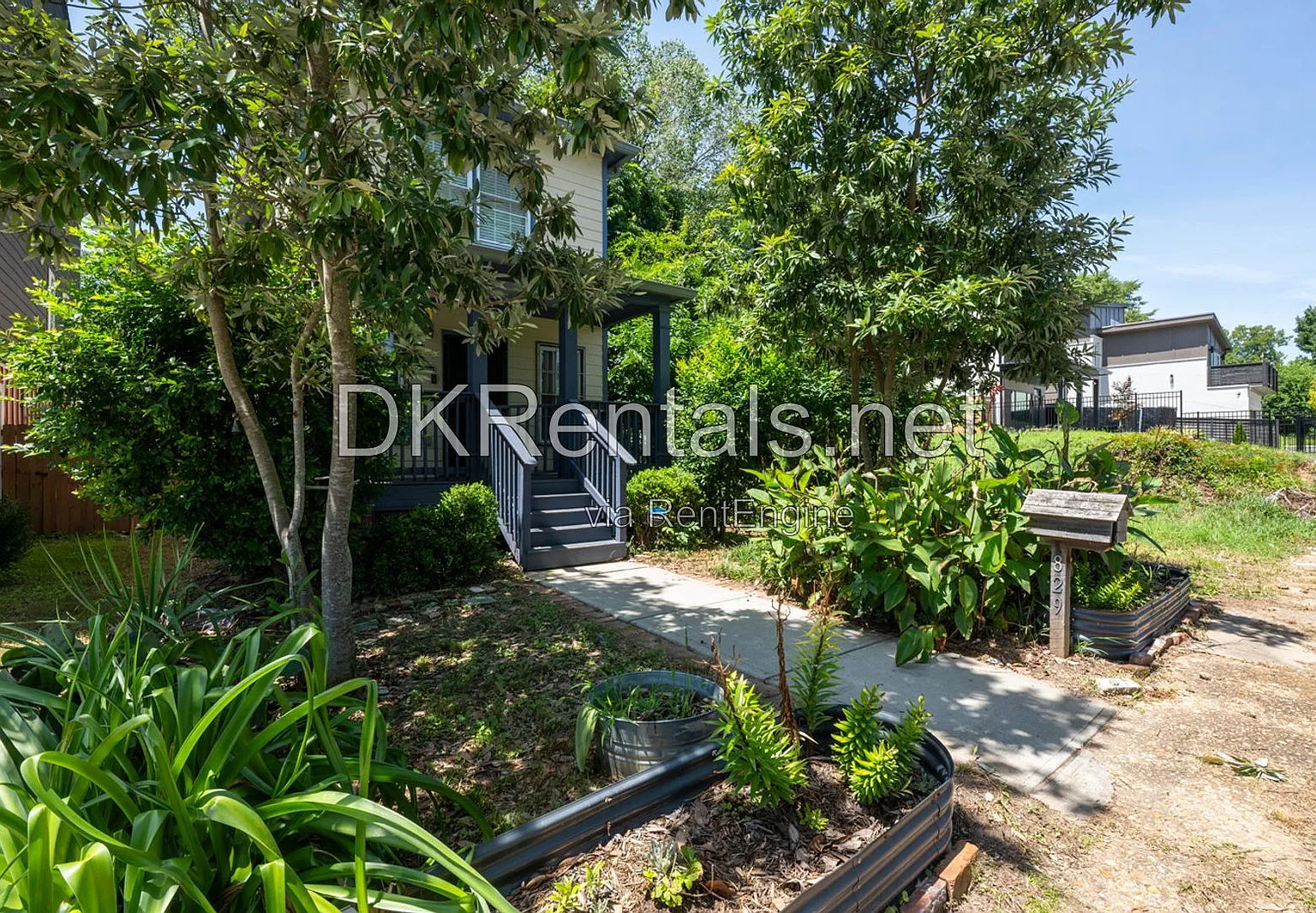3 bed, 2.5 bath, 1400 sqft, $2,200 — Photo 2