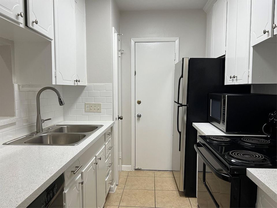 1st image of 2824 Briarhurst Dr APT 9