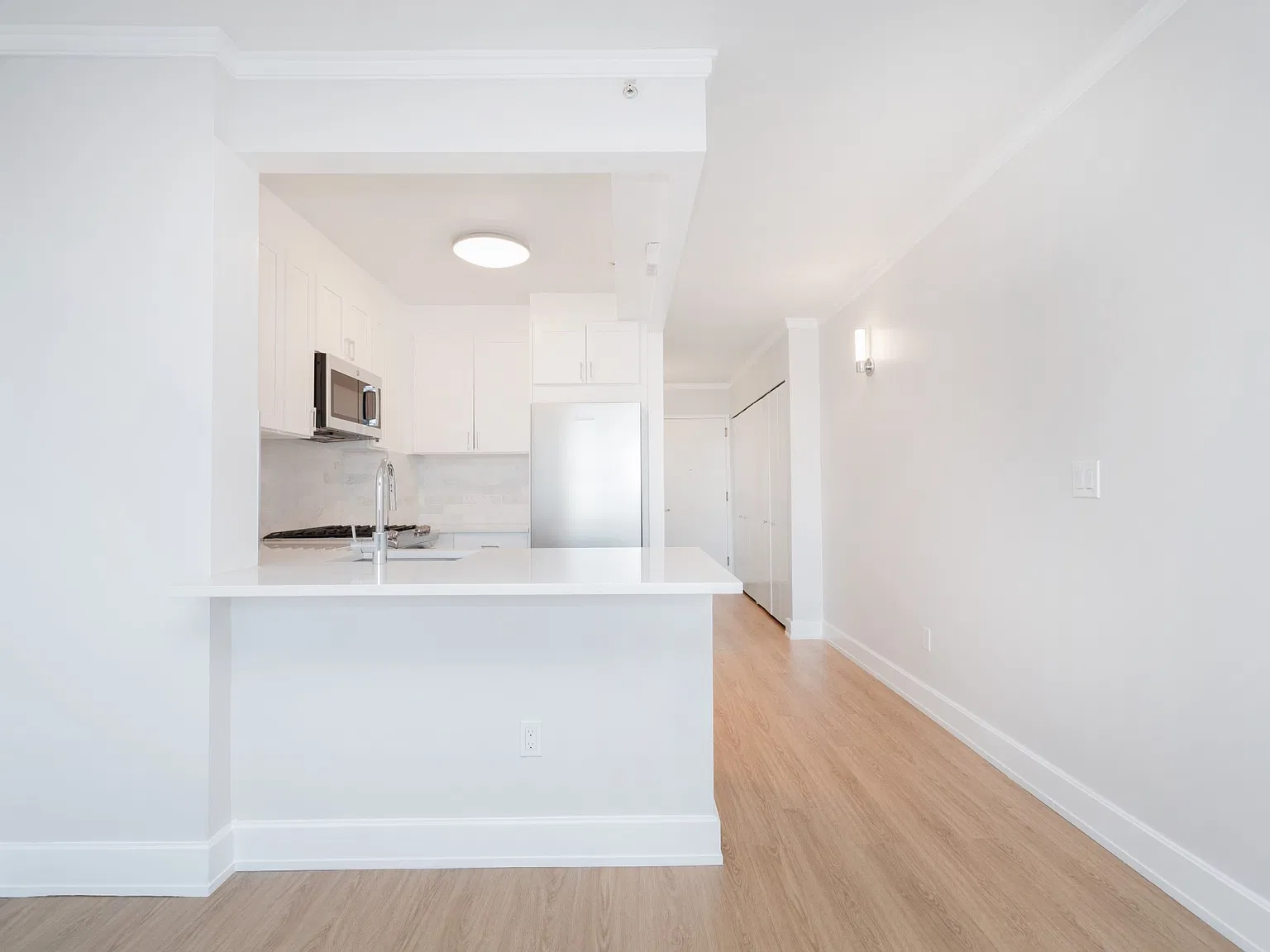 140 Riverside Boulevard — Photo 4