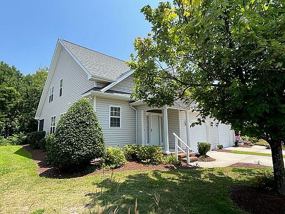 3rd image of 522 Village Green Dr #9B