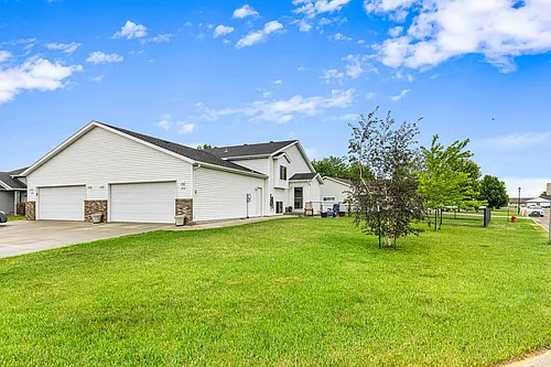 816 Woodbridge Cir Photo 1