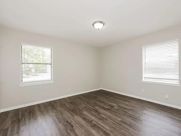 720 Emberwood Dr — Photo 24