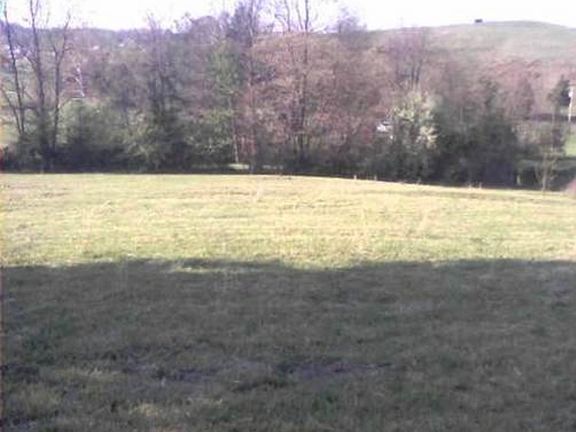 4th image of 412 Heritage Ln