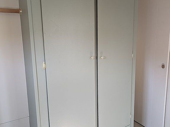 Back bedroom, built-in close