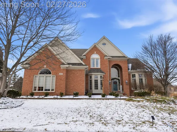 22165 Picadilly Cir, Novi, MI 48375