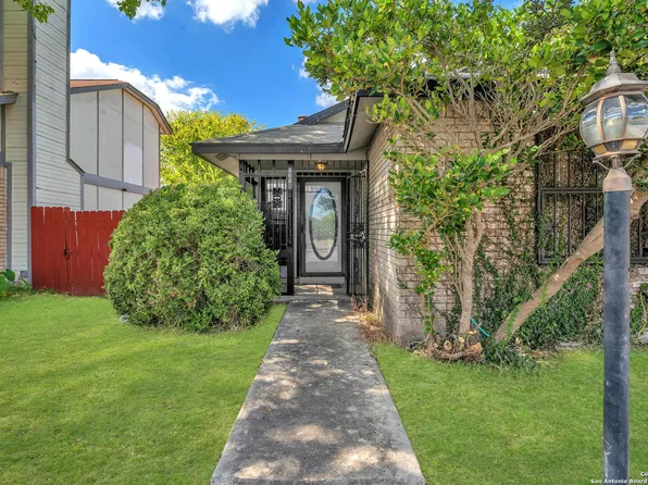 806 MEADOW ARBOR LN, Universal City, TX 78148