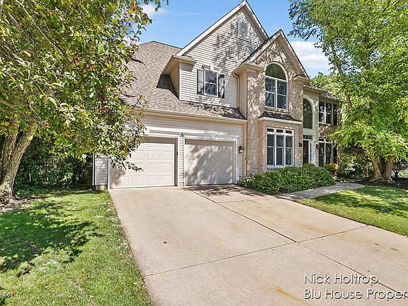 2nd image of 1625 Falconcrest Dr NE