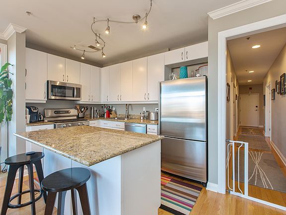 4th image of 1444 N Orleans St APT 6A