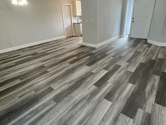 4th image of 205 SE Whitmore Drive