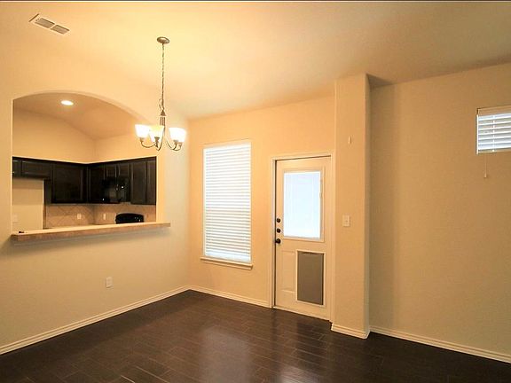 3rd image of 610 Creekside Cir