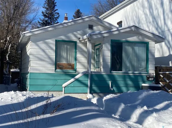 1127 J AVENUE S, Saskatoon, SK S7M 2C2