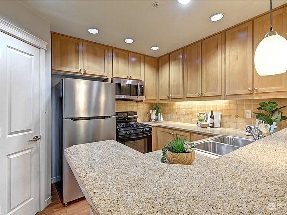2nd image of 4321 Issaquah Pine Lake Road SE #402