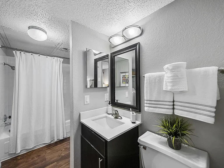 Trinity Apartments — Photo 25