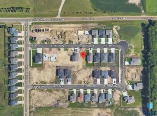 1809 E 71st St N, Sioux Falls, SD 57104