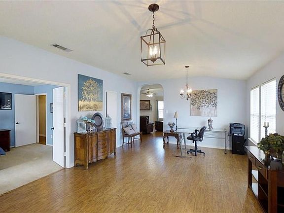 4th image of 1021 Richmond Ln
