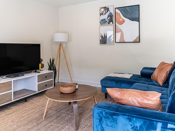 3rd image of 312 Calle Miramar APT B