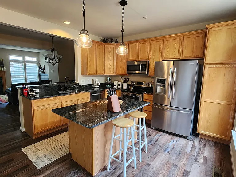 9128 Aventon Ct — Photo 6
