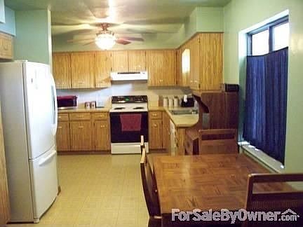 Kitchen Area
						:
						Plenty of countertop area, Ceiling Fan w Light, Tile Backsplash, All Appliances.