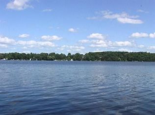 W322N7356 Reddelien Rd, Hartland, WI 53029