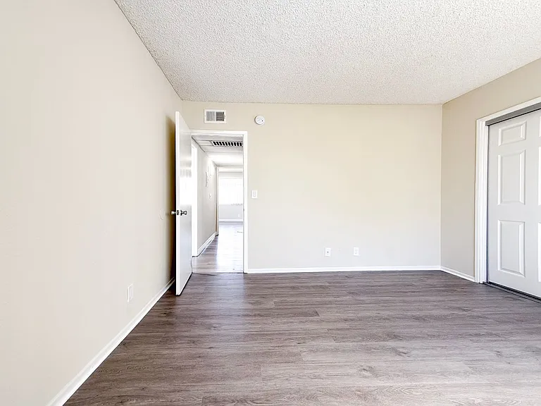 Barrymore Apartments — Photo 14