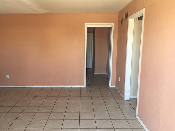 3rd image of 436 W Eucalyptus St