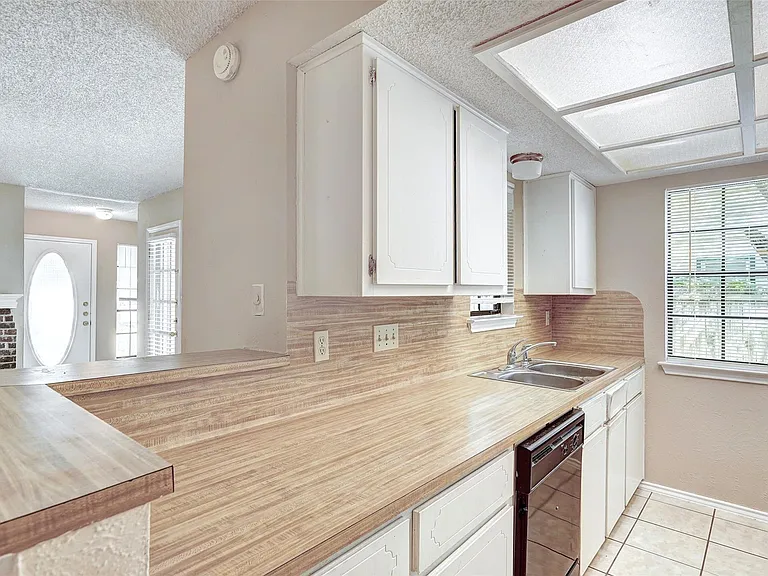 8704 Clearbrook Trl #A — Photo 12