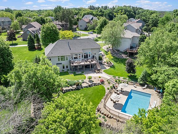 4th image of 10941 Woodland Dr N