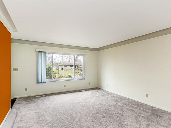 4th image of 2075 Campbell Dr