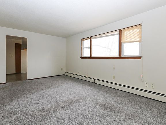 3rd image of 451 Wyoming St E