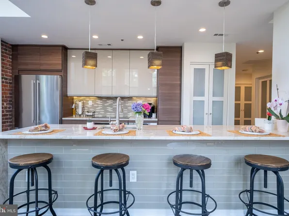 315 New St APT 321, Philadelphia, PA 19106