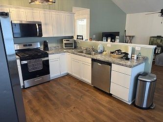 5th image of 687 Dearborn Rd