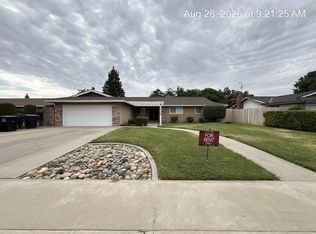 1009 W Laura Ave, Visalia, CA 93277