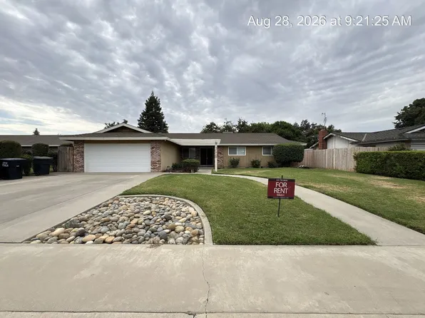 1009 W Laura Ave, Visalia, CA 93277