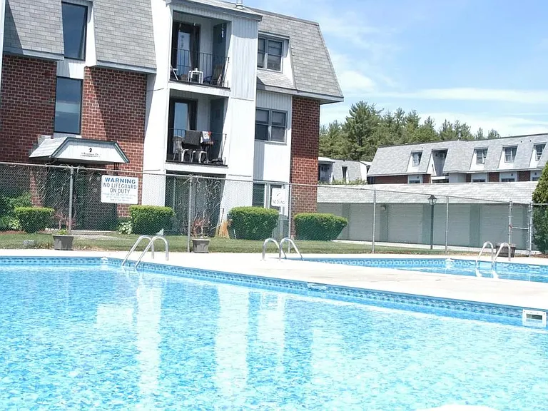 4 New Haven Dr #207 — Photo 1