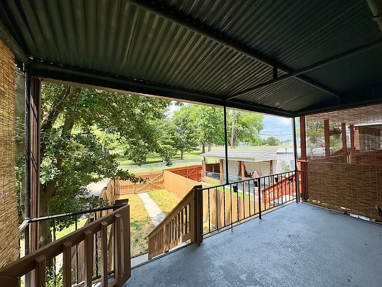 4 Warren Rd — Photo 8
