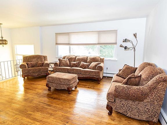 4th image of 19 Tollgate Ct