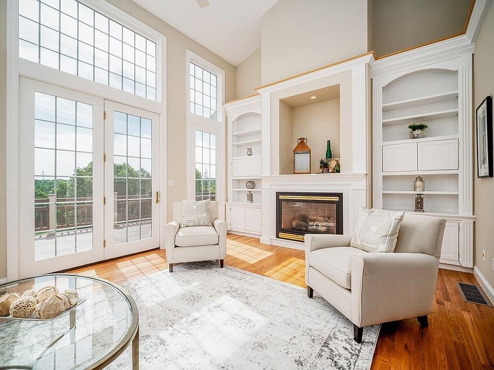 1st image of 89 Carriage Hill Cir #89